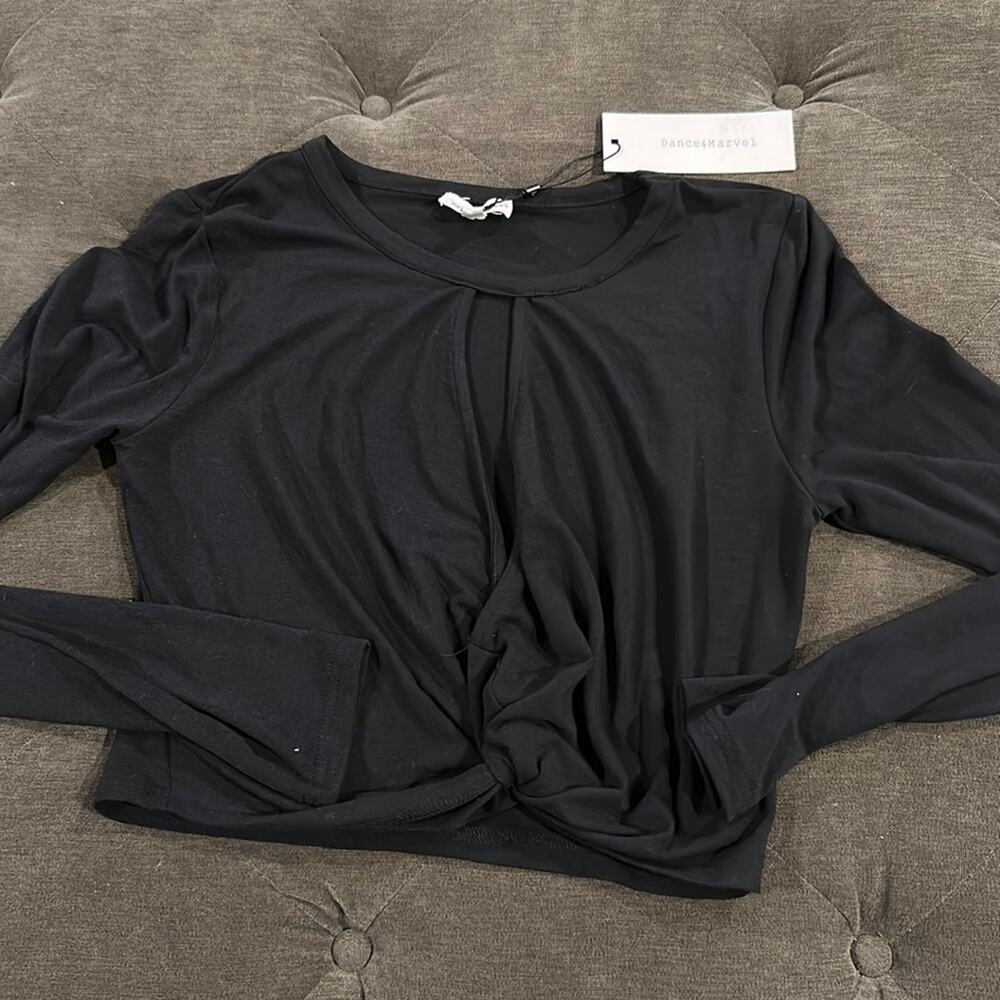 dance and marvel knit keyhole top NWT size medium